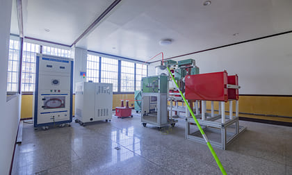 Simulated lightning impulse test bench